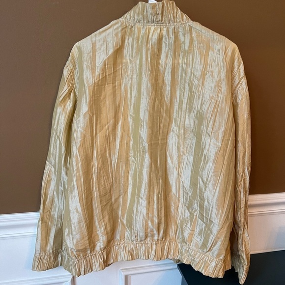CHICO’S Women’s Gold Lightweight Shimmer Crinkle Jacket Size 3 coquette fairy - Picture 4 of 4